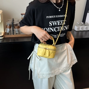 Mini borsa a tracolla trapuntata gialla con catena e manico per donna in stile estivo