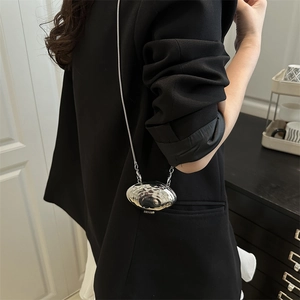 Mini silver shell-shaped metallic crossbody bag with chain strap for women