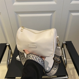 Fashion Women Boston Crossbody Bag PU Leather Pillow Bag With Wide Geometric Pattern Strap Small Tote Bag Shoulder Purse