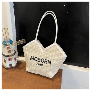 Détail du sac cabas tissé beige avec texte MOBORN PARIS et anses en cuir blanc