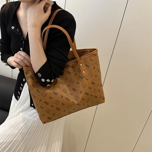 Grand sac cabas marron avec imprimés ours de dessin animé et longues bandoulières