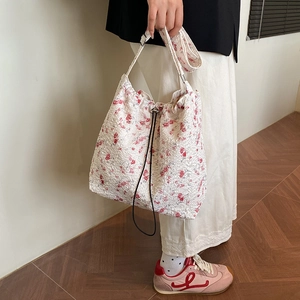 Floral print tote bag in white bubble fabric with pink flower pattern and drawstrings