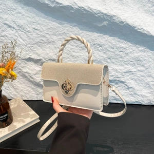 Borsa a Tracolla da Donna in Pelle PU Con Chiusura a Fiore in Metallo e Manico Intrecciato Borsa a Spalla alla Moda per Matrimonio