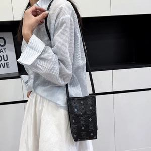 Mini sac seau noir avec imprimé ours mignon et bandoulière en cuir pour femmes
