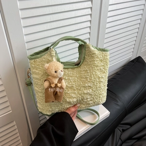 Sac Seau Style Coréen Texture Popcorn Plissée Femmes Mode Polyvalente Navettage Sac Bandoulière Avec Pendentif Ours
