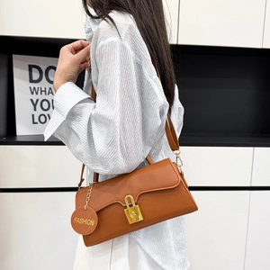 Retro brown leather crossbody bag for women with gold clasp and fashion pendant