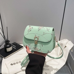 Sac Bandoulière Brodé de Fleurs pour Femmes Vintage en Cuir PU Tissu Petit Sac Selle Carré Avec Boucle en Métal Doré Réglable