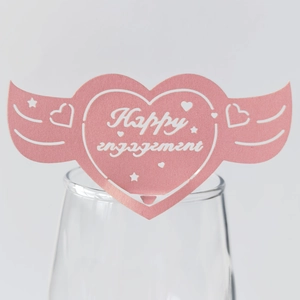 Cartes en papier roses en forme de cœur pour décoration de verres de fiançailles