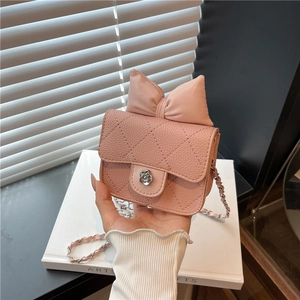 Elegante Borsa a Tracolla Mini Trapuntata con Fiocco per Donna Fibbia a Fiore di Camelia Catenella in Pelle PU Borsa a Spalla
