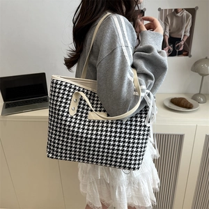Sac fourre-tout à motif pied-de-poule classique avec grande capacité et anses crème chic