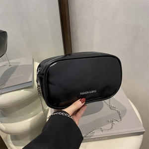 Sac Bandoulière Carré pour Femme en Cuir PU avec Chaîne en Alliage d'Argent Impression de Lettres Sac à Épaule Simple