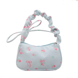 Mini sac hobo floral bleu clair avec roses roses et poignée à volants chic