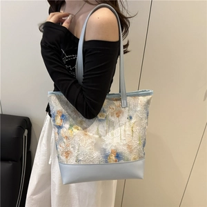 Grand sac cabas chic en maille avec broderie florale bleue pour femmes