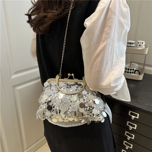 Pochette de soirée scintillante à paillettes argentées avec bandoulière chaîne