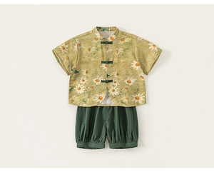 Detail de chemise style chinois pour garcon avec imprime fleuri et boutons noeuds