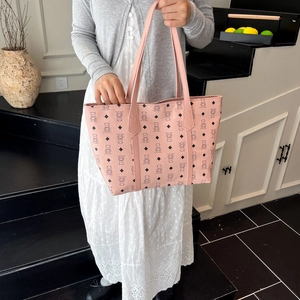 Grand sac cabas rose avec motifs d'ours et imprimés géométriques pour le quotidien