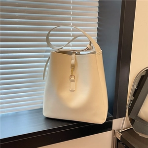 Women PU Leather Bucket Bag Minimalist Shoulder Bag Large Capacity Crossbody Bag With Metallic Clasp Fashion Commuter Handbag