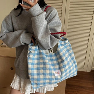 Sac cabas chic à carreaux bleus et blancs avec anses en corde rose pour le trajet quotidien