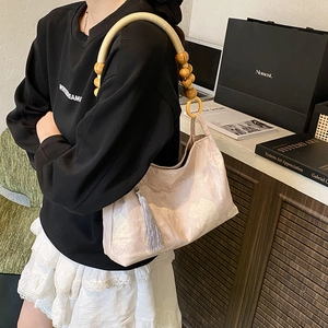 Borsa tote in tela floreale con manico in legno e dettaglio di nappe per donna