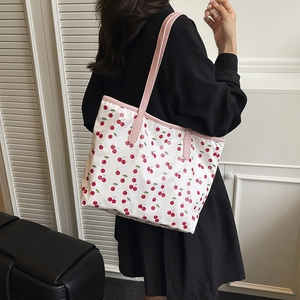 Sac fourre-tout en toile blanche avec imprimé cerise et bretelles en cuir rose tendance