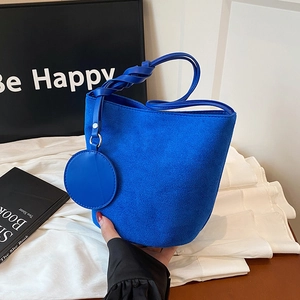 Sac Seau Coréen Simple en Cuir PU Mat pour Femmes Sac à Bandoulière Grande Capacité Avec Pendentif Porte-Monnaie
