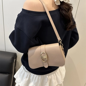 Retro beige baguette shoulder bag with gold textured oval buckle and leather strap