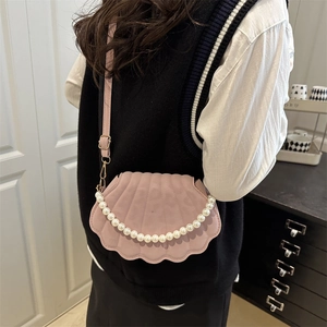 Chic pink shell-shaped crossbody bag with pearl strap for women's 2025 fashion style