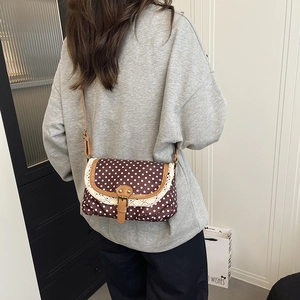 Borsa a tracolla retrò marrone a pois con pizzo e fibbia in pelle per donna
