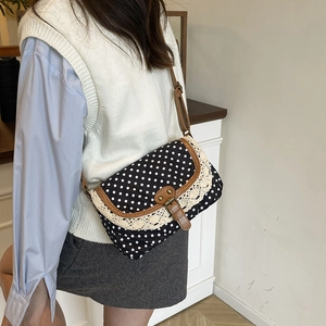 Borsa a tracolla vintage in tela a pois con bordo in pizzo e tracolla in pelle marrone