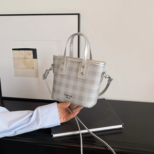 Sac Bandoulière en Cuir PU à Damier pour Femme Sac Seau avec Rivets Sac à Épaule Carré Élégant pour Usage Quotidien