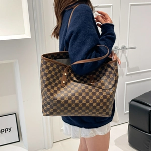 Borsa tote vintage a scacchi con stampa Z e doppi manici marroni in similpelle