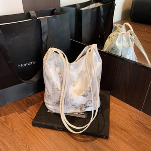 Chinese Style Butterfly Embroidered Women Shoulder Bag Large Capacity Bucket Bag With Tassel Urban Commuter Tote Bag