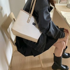 Minimalist canvas tote bag with khaki leather trim, large capacity for daily commuting