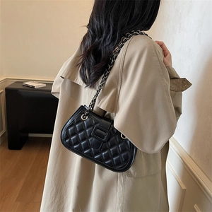 Chic black quilted rhombus chain shoulder bag with vintage gold metal hardware details
