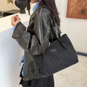 Fashion black corduroy tote bag with chain strap and large capacity for women commuting