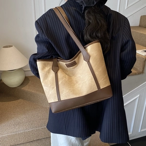 Borsa tote alla moda in tela beige con finiture in pelle marrone e grande capacità
