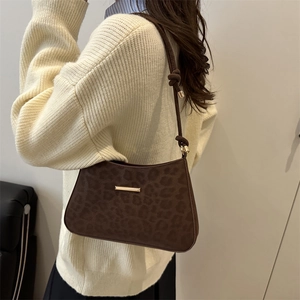 Sac hobo imprimé léopard avec boucle dorée et bandoulière nouée pour femme