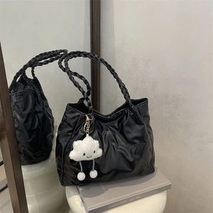 Trendy Women Quilted PU Leather Tote Bag Large Capacity Shoulder Bag With Braided Handle Cute Cloud Pendant Commute Bag