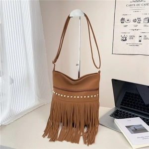 Borsa a Tracolla in Pelle PU Retro da Donna in Stile Boho Con Nappine Lunghe e Borchie Dorate Borsa a Spalla per Viaggi