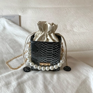 Snake Print Mini Bucket Bag For Women Retro Faux Artificial Pearl Handle Crossbody Bag With Gold Chain Shoulder Strap Fashion PU Purse
