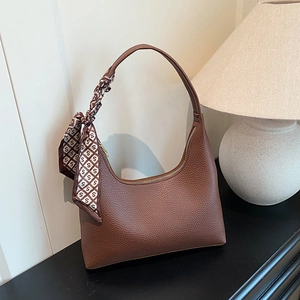 Sac à Épaule Hobo pour Femmes en Cuir PU Motif Litchi Avec Décoration Foulard en Satin Imprimé Sac Cabas Élégant pour Trajet Quotidien