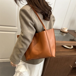 Retro caramel brown oversized tote bag in minimalist faux leather for daily use
