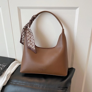 Sac Sous le Bras pour Femme en Cuir PU Sac Hobo Couleur Unie Avec Décoration de Foulard en Soie Fermeture Éclair