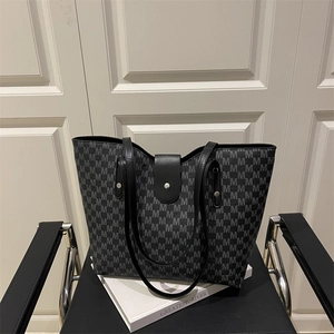 Stylish Women Large Capacity PU Leather Tote Bag Fashion M Letter Monogram Print Shoulder Bag For Daily Commuting Office
