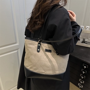 Quilted tote bag in khaki canvas and black leather with shoulder strap for daily work