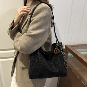 Grand sac cabas rétro à imprimé léopard noir avec doubles anses et breloque à pompon