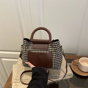 Women Houndstooth Handbag Contrast Color Boston Bag Round Wooden Handle Fashion Crossbody Shoulder Bag With Small Pouch Accessory