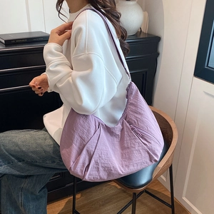 Lightweight purple pleated dumpling bag with crescent shape for women's daily commute