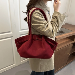 Vintage bordeauxroote Wildleder-Einkaufstasche für Damen als geräumige Schultertasche