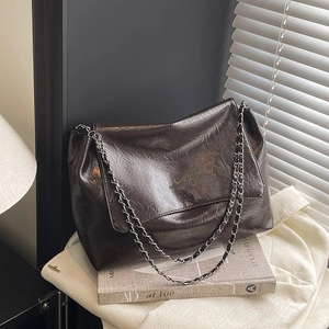 Sac Cabas Femme en Cuir PU Plissé Grande Capacité Sac Bandoulière Avec Chaîne Rétro Travail de Bureau Quotidien